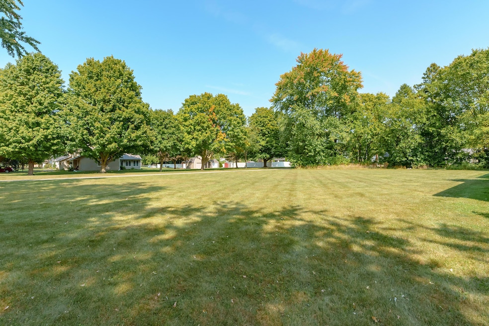 Bernard_St_380_Schoolcraft_49087-46