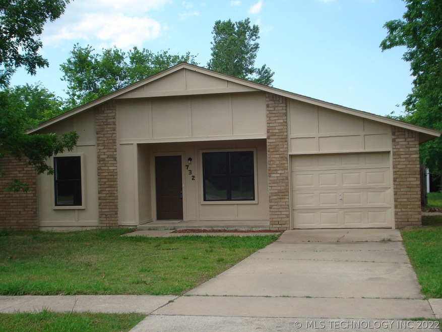 732 W Commercial St, Broken Arrow, OK 74012 - photo 1