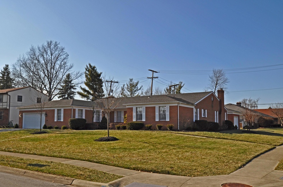 Sprawling 3,000 sq.ft. Twin Single!