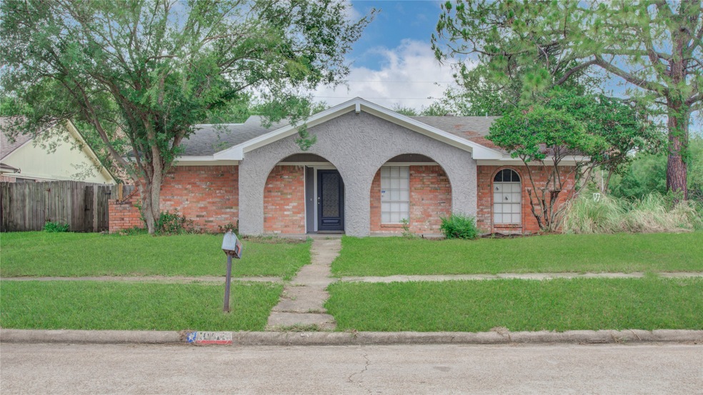 10111 Heather Hill Dr, Houston, TX 77086 - photo 1