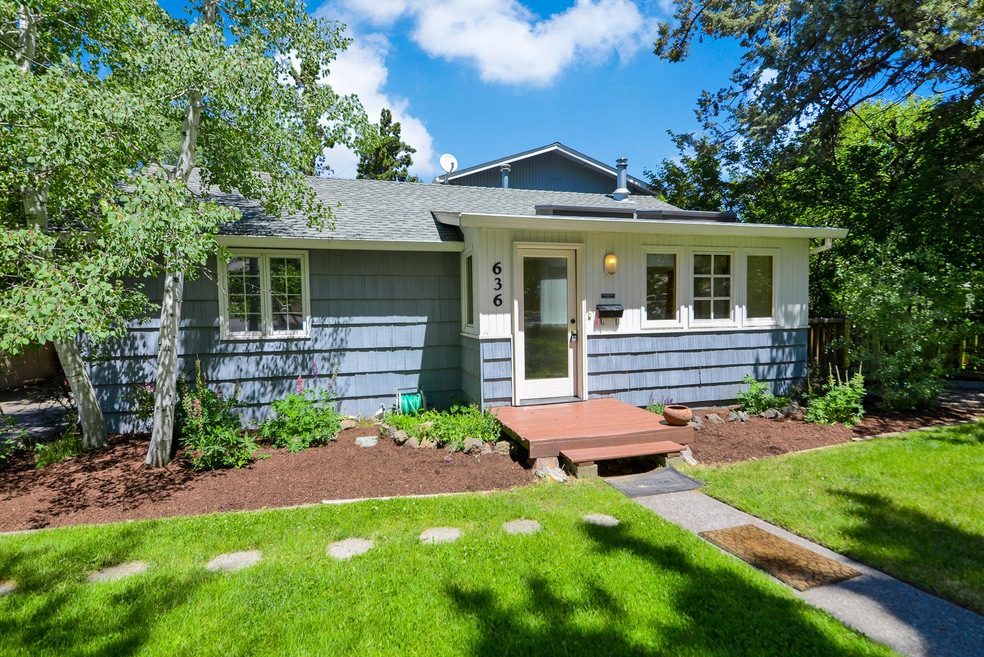 636 NE Irving Ave-23