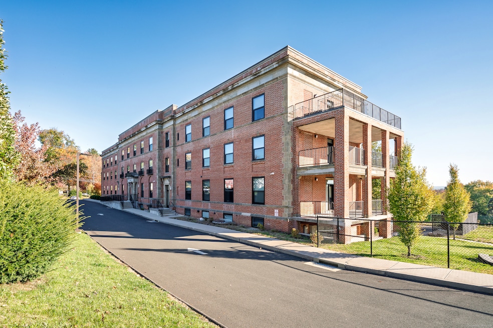 170 Ridge Rd unit 103, Wethersfield, CT 06109 - photo 1