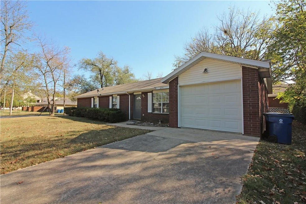 307 NW Lefors unit B, Bentonville, AR 72712 - photo 1