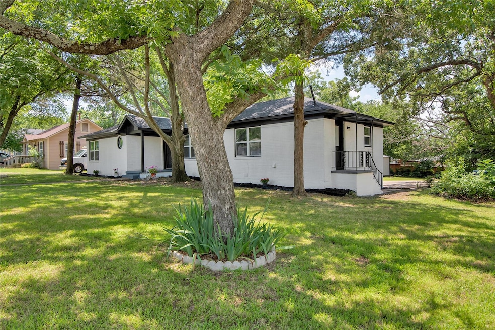 1330 W Day St, Denison, TX 75020 - photo 1