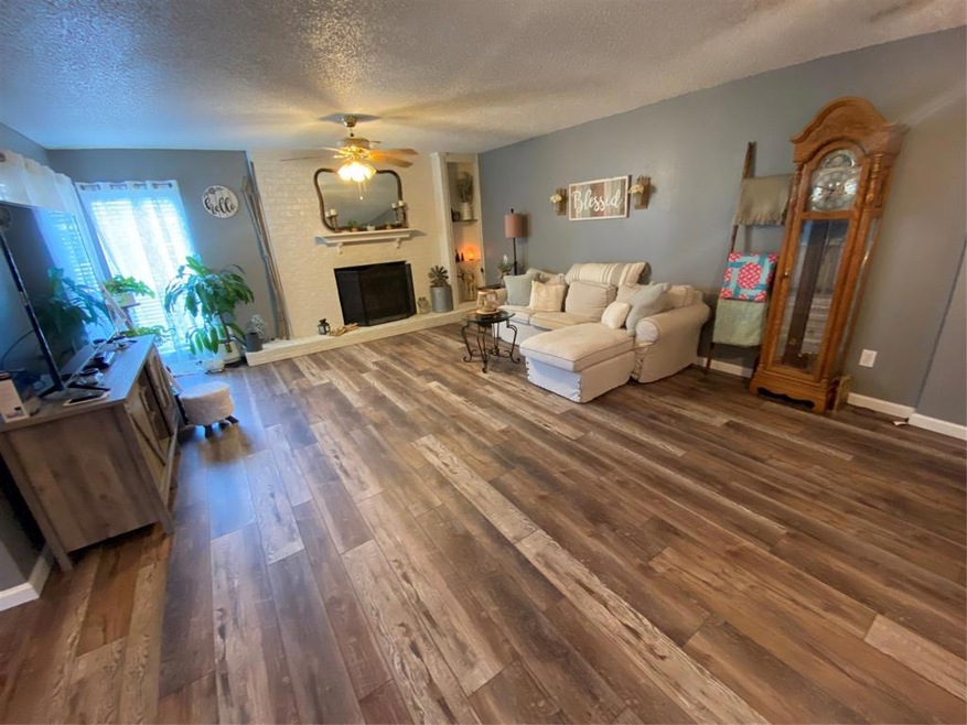 2917 Shady Knoll Ln, Bedford, TX 76021 - photo 1