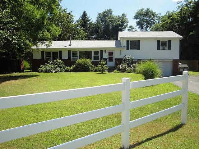 2 Aspinwall Rd, Red Hook, NY 12571 - photo 1