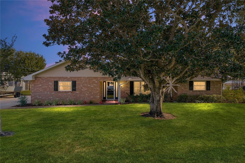 344 Sunshine Dr, Lake Wales, FL 33859 - photo 1