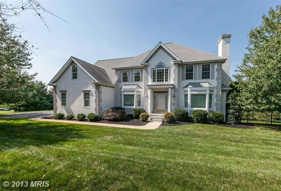 10 Hillsyde Ct, Cockeysville, MD 21030 - photo 1