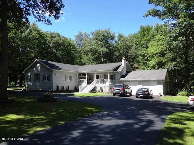 121 Clubhouse Dr, Hawley, PA 18428 - photo 1