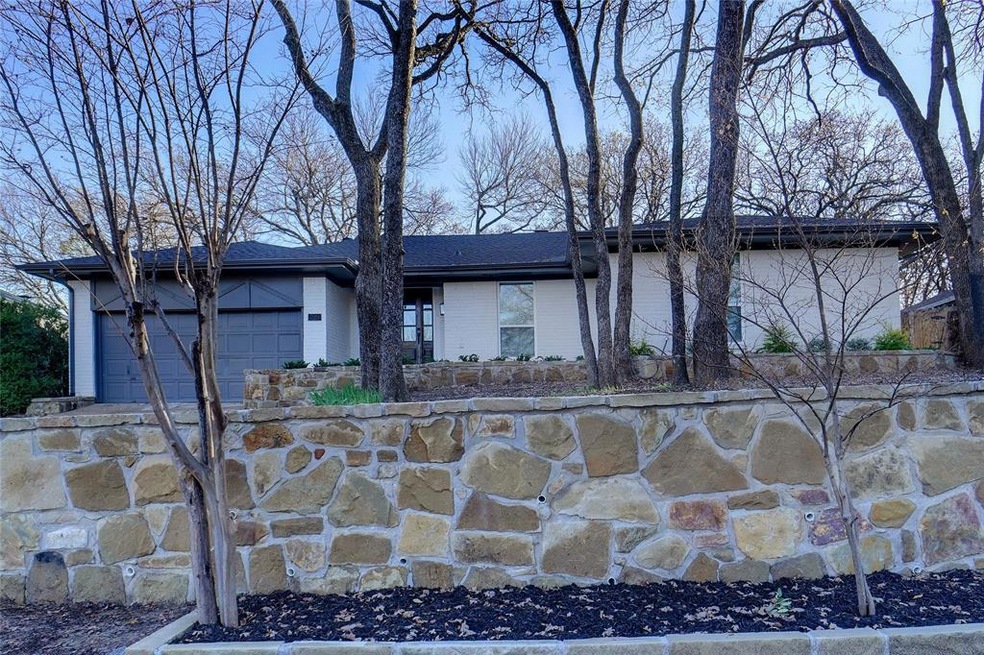 729 Highland Crest Dr, Hurst, TX 76054 - photo 1