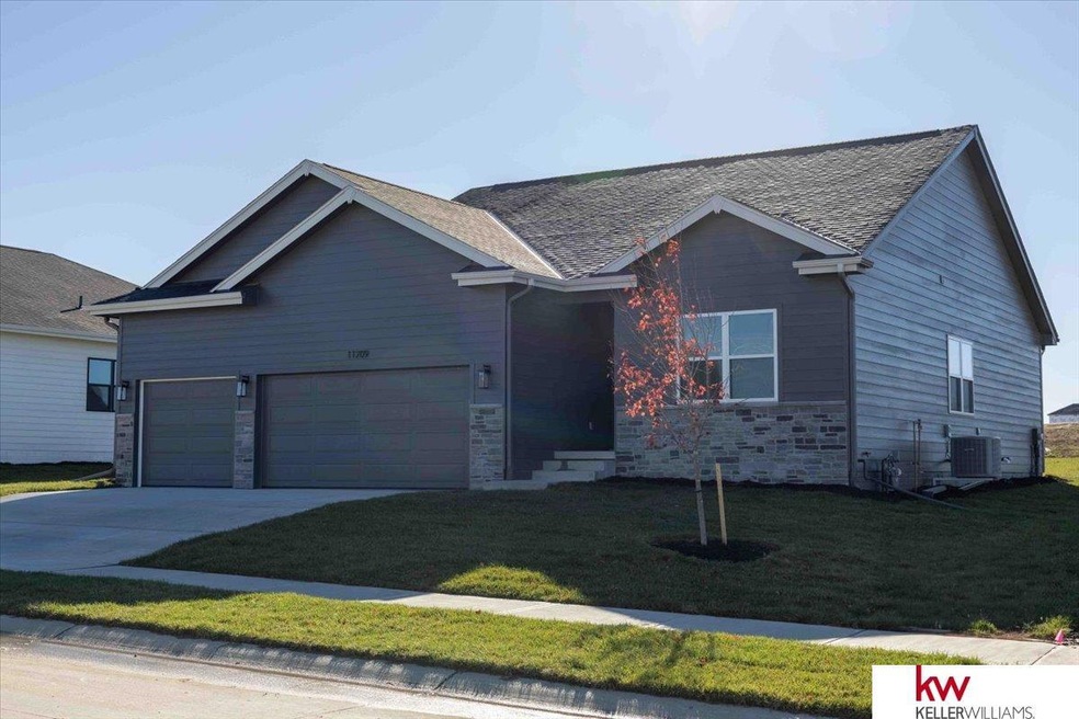 11709 Port Royal Dr, Papillion, NE 68046 - photo 1