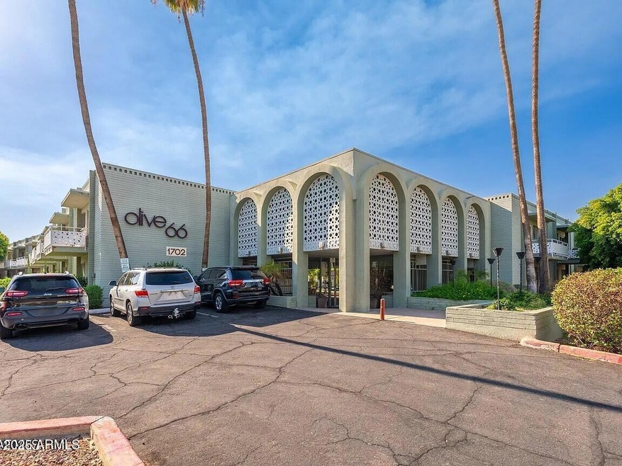 1702 W Tuckey Ln unit 209, Phoenix, AZ 85015 - photo 1