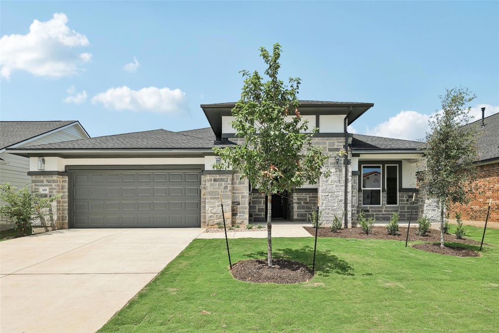Prairie-style home with driveway, a front yard, a