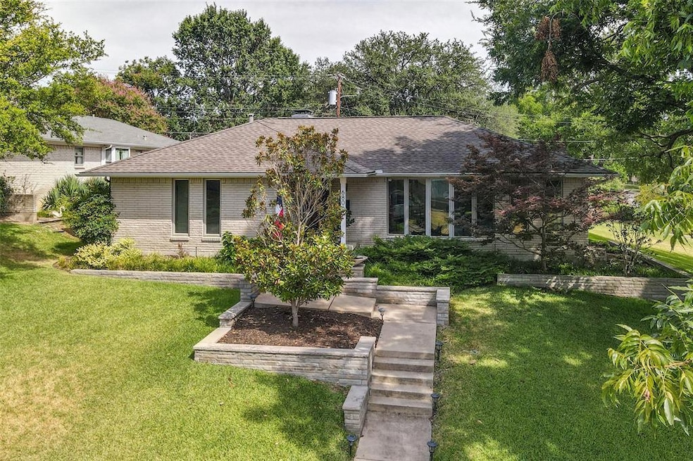 6806 Redstart Ln, Dallas, TX 75214 - photo 1