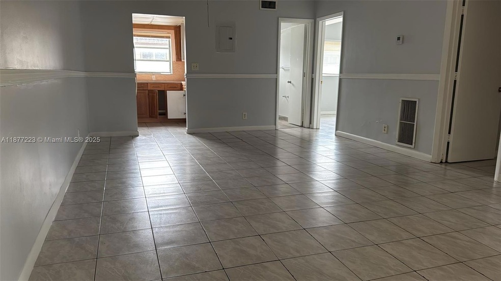 1501 NE 34th Ct unit 6, Oakland Park, FL 33334 - photo 1