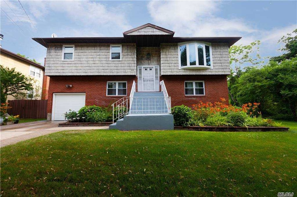 408 Yale Ave, Rockville Centre, NY 11570 - photo 1