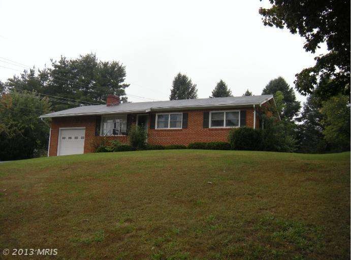 555 Fox Dr, Winchester, VA 22601 - photo 1