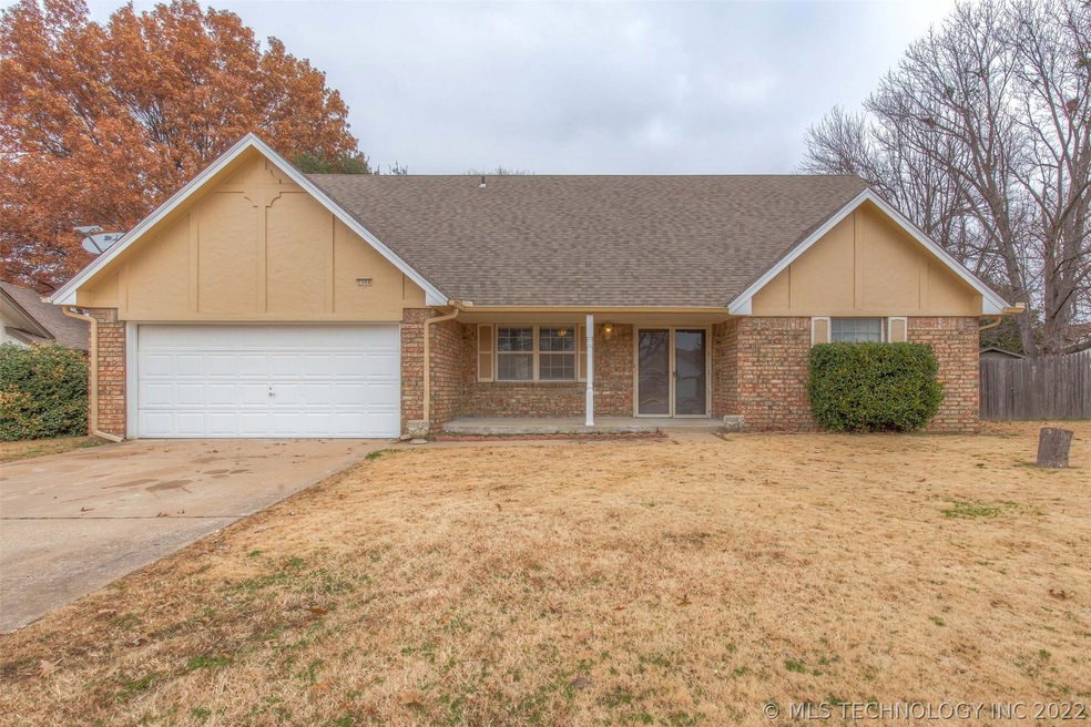 1504 W Oakridge Ct, Broken Arrow, OK 74012 - photo 1