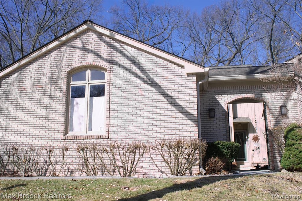 1173 Glenpointe Circle, Bloomfield Hills 48304