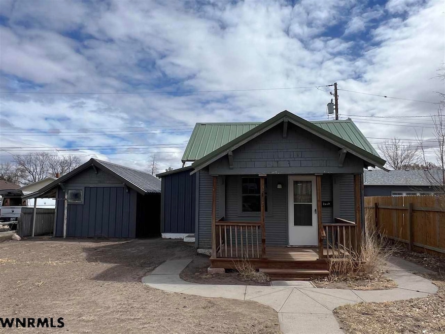 2015 Avenue E, Scottsbluff, NE 69361 - photo 1