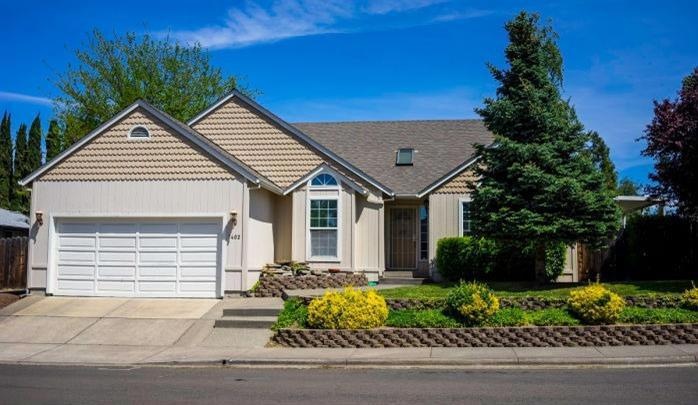 1402 N Modoc Ave, Medford, OR 97504 - photo 1