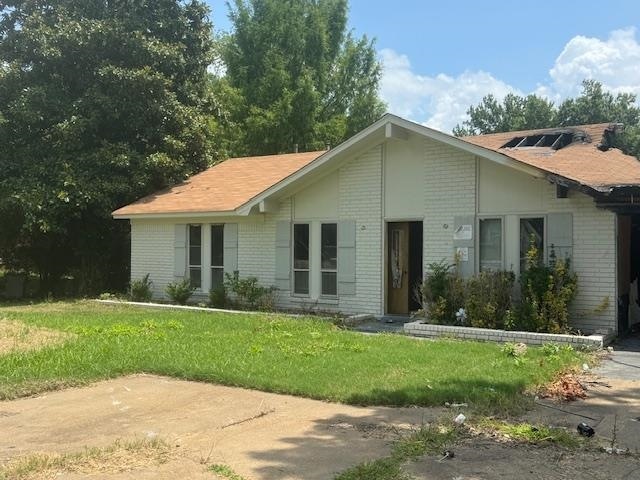 View of front of house with a front lawn
