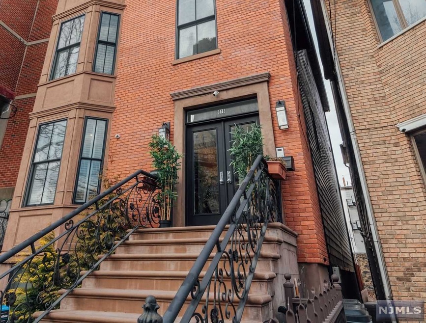 618 Montgomery St unit 1, Jersey City, NJ 07302 - photo 1