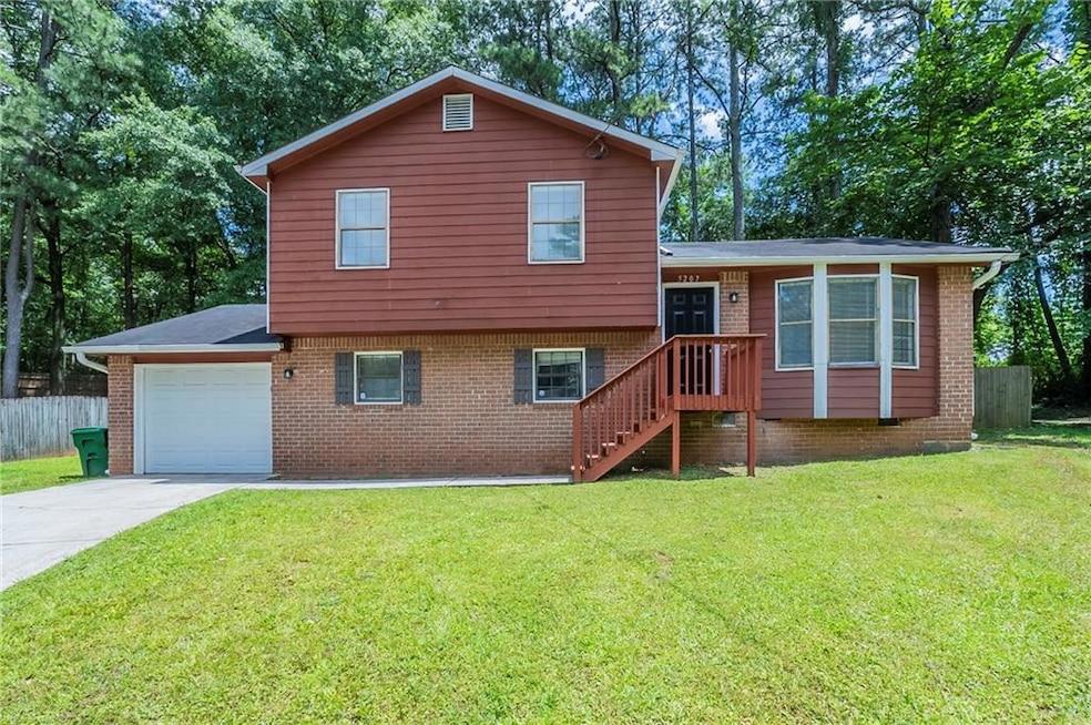 5207 Shawn Ln, Stone Mountain, GA 30088 - photo 1