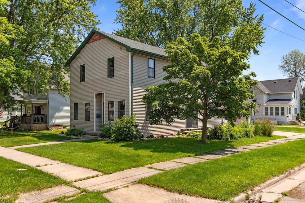 301 E Harrison St, Appleton, WI 54915 - photo 1