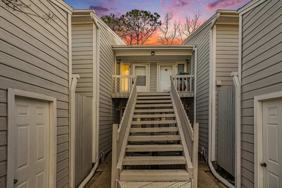 Welcome to 5 Hideaway