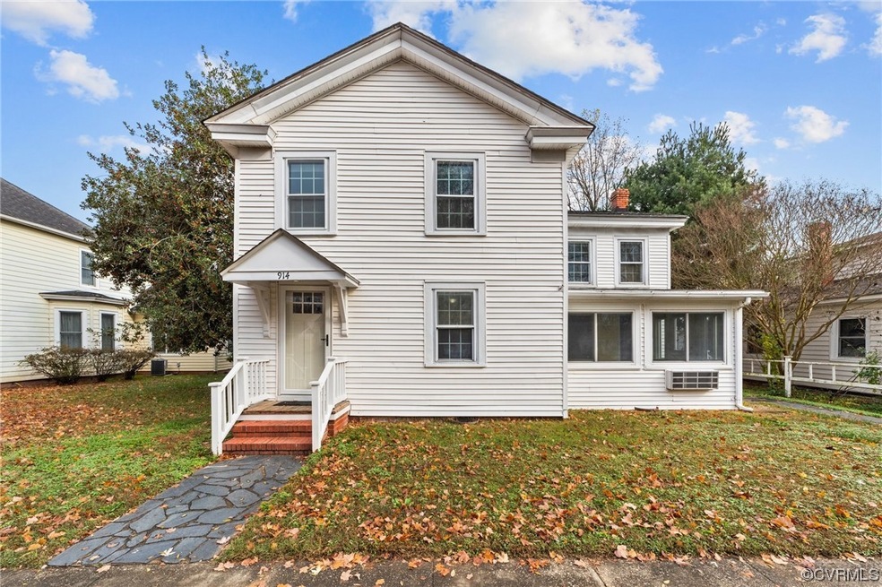 914 Lee St, West Point, VA 23181 - photo 1