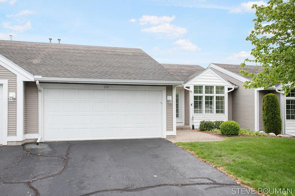 1-web-or-mls-852-claremont-ct