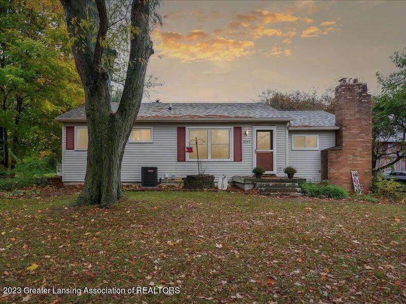 01-2117-S-Waverly-Rd-WindowStill-01