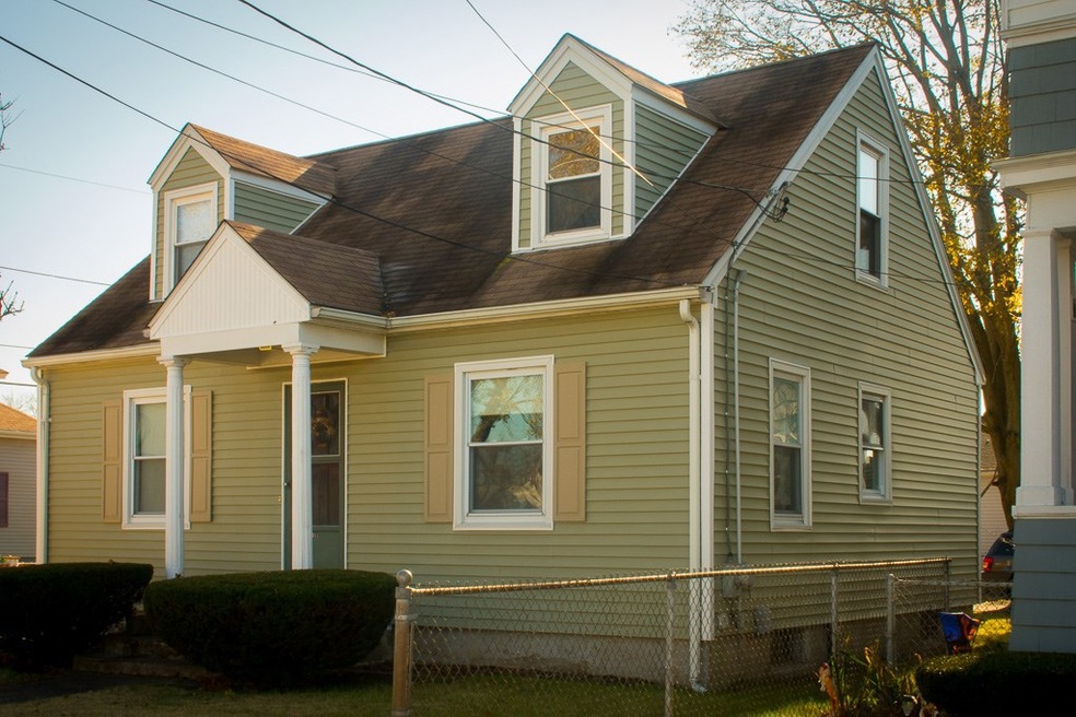 311 Columbus Ave, Pawtucket, RI 02861 - photo 1