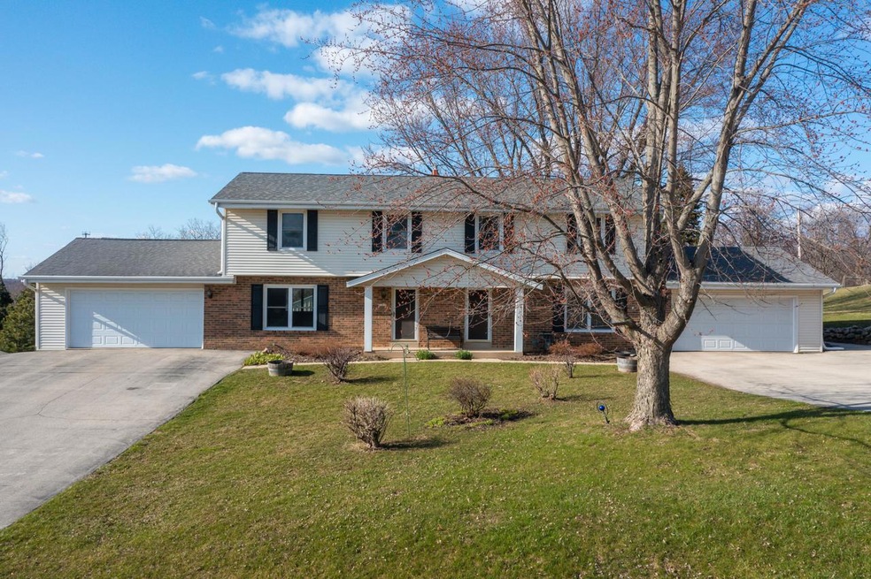 21670 Sierra Dr, Brookfield, WI 53045 - photo 1