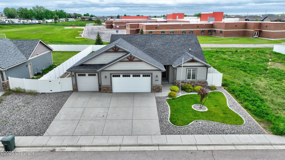 614 Chase Ct-110