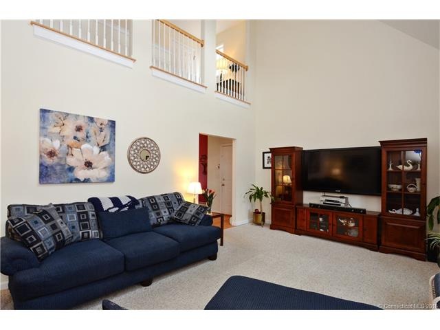 21 S Pond Rd unit 21, Bloomfield, CT 06002 - photo 1