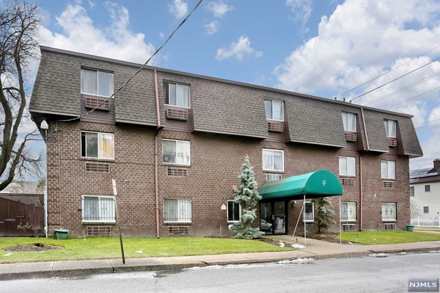 9 Vreeland Ave, Hackensack, NJ 07601 - photo 1