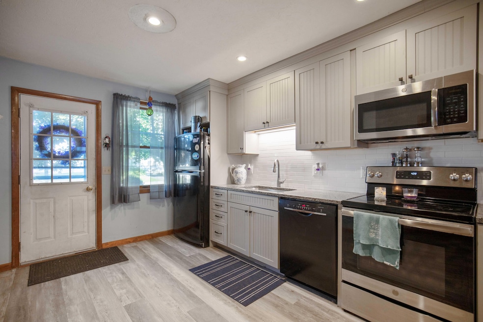 15 Francis St #2, OOB_011
