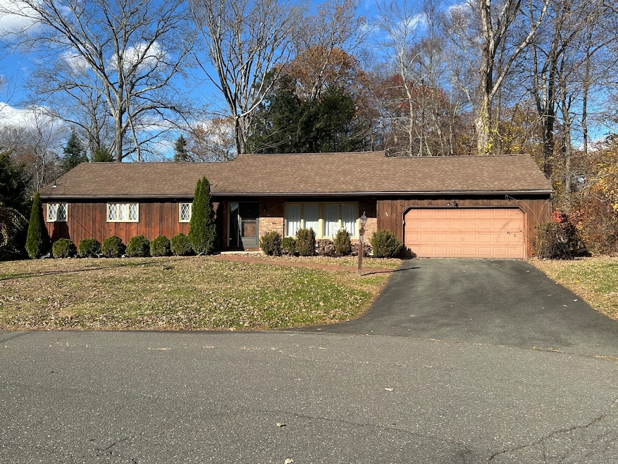 96 Round Hill Rd, Naugatuck, CT 06770 - photo 1