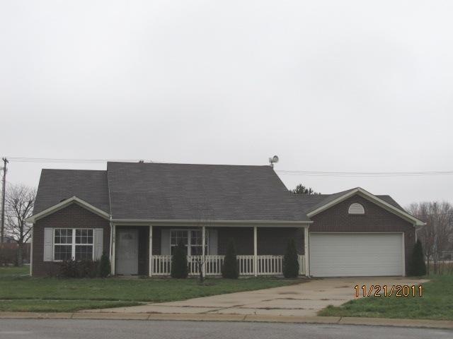 106 Galahad Cir, Franklin, IN 46131 - photo 1