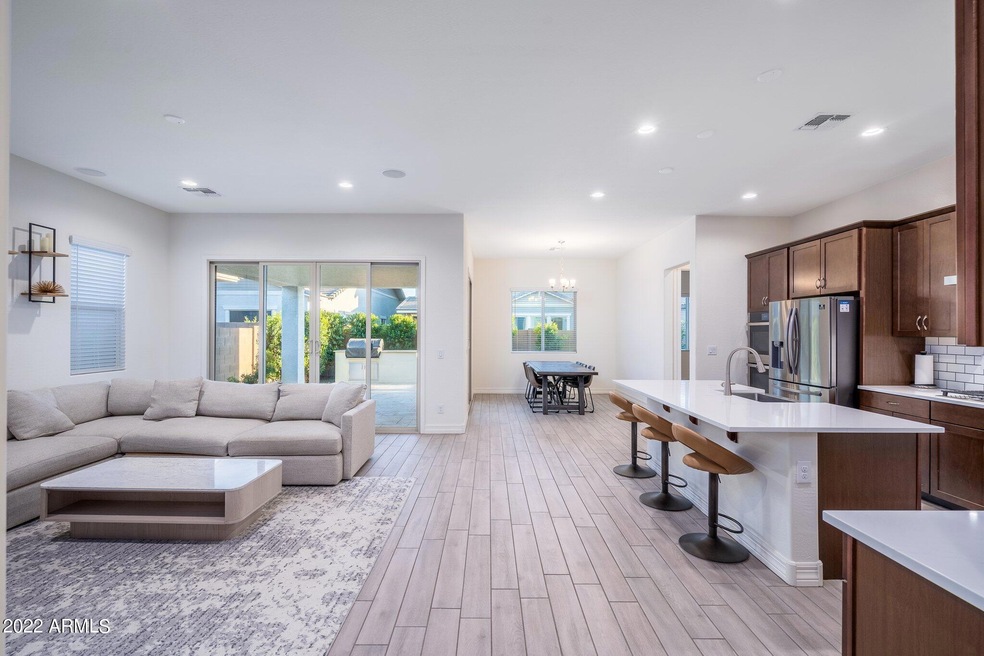 5-web-or-mls-63 E Megan St (04)