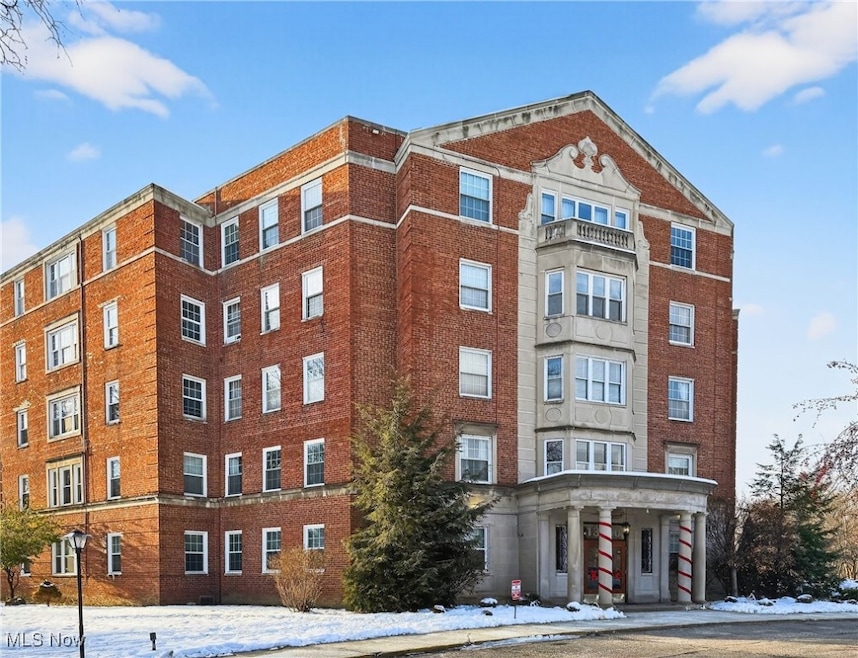 South Park Manor unit 512, Shaker Heights, OH 44120 - photo 1