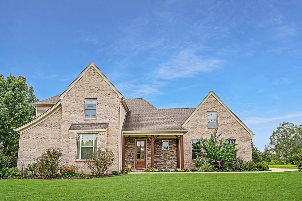 135 Lakes Dr S, Oxford, MS 38655 - photo 1