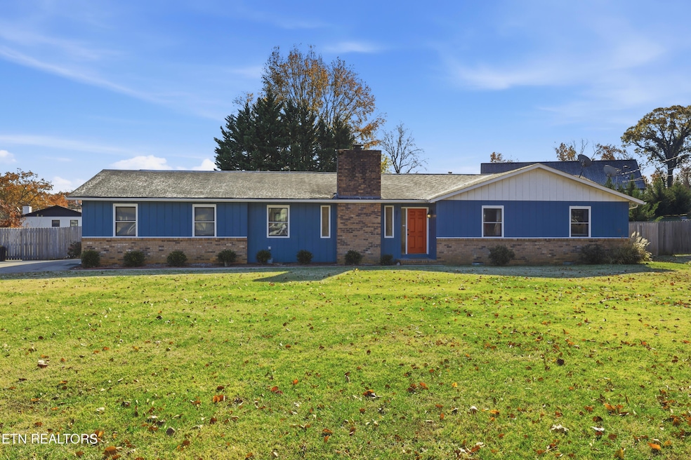 1021 Oxford Hills Dr, Maryville, TN 37803 - photo 1