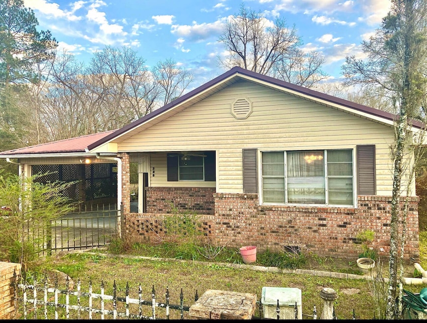 328 Dr Martin Luther King Dr, Waynesboro, MS 39367