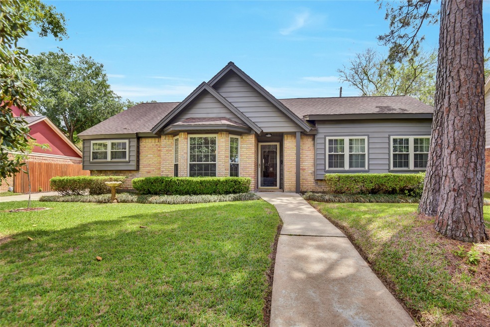 15610 Gilbertyn Dr, Tomball, TX 77377 - photo 1