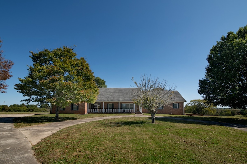 Sold $1,025,000 • Co-Listing Agent