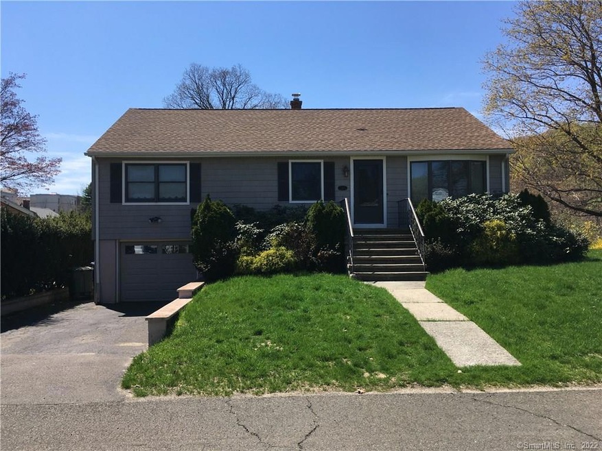 10 Crestview Dr, Bridgeport, CT 06606 - photo 1