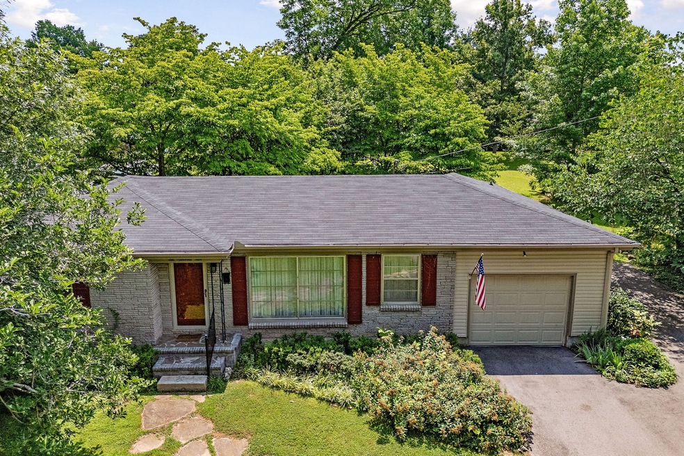 605 Westwood Dr, McMinnville, TN 37110 - photo 1